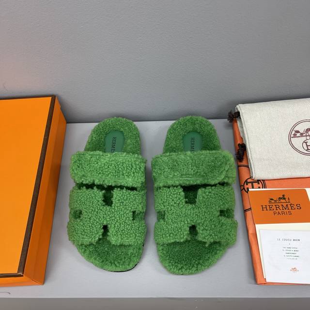 出厂价：女码： 男码280 品牌：Hermes 编号：H8018-220404 颜色：12个色 码数:女码34一42 男码38-46 34 45 46订做不退不